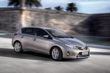 Toyota Auris pune accent pe siguranță și economie