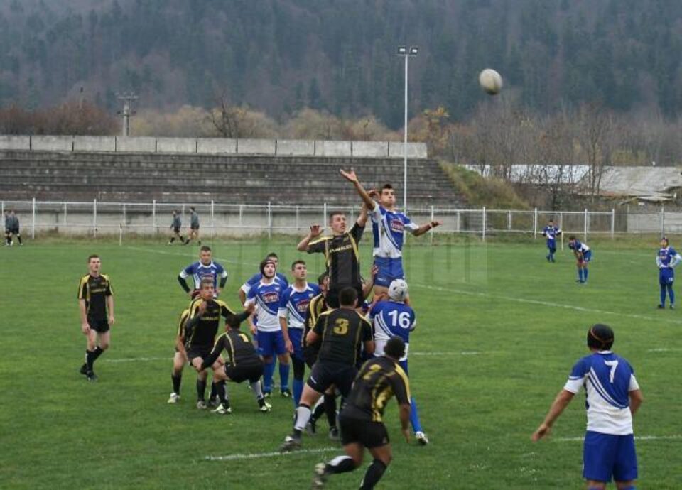 Humorenii (în negru) și-au propus să termine această ediție de campionat în primele patru locuri Humorenii (în negru) și-au propus să termine această ediție de campionat în primele patru locuri