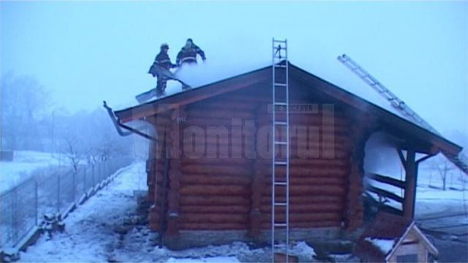 Două case au luat foc de la coșurile de fum neizolate
