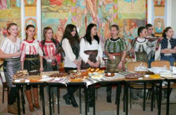Unirea, sărbătorită la Colegiul “Vasile Lovinescu” din Fălticeni cu expoziție de produse tradiționale din cele trei provincii istorice