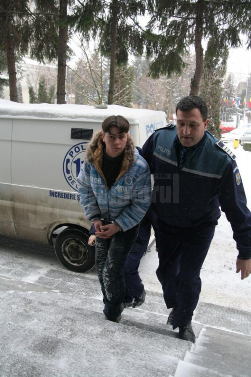 Ilie Daniel Eminovici a fost trimis în judecată de procurorii Parchetului de pe lângă Judecătoria Suceava pentru un furt comis în noaptea de Revelion Ilie Daniel Eminovici a fost trimis în judecată de procurorii Parchetului de pe lângă Judecătoria Suceava pentru un furt comis în noaptea de Revelion