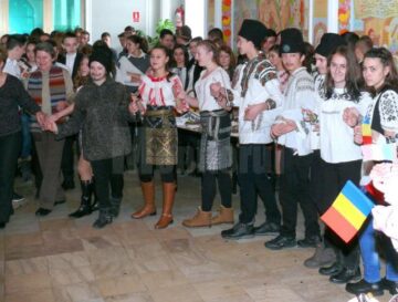 Unirea, sărbătorită la Colegiul “Vasile Lovinescu” din Fălticeni cu expoziție de produse tradiționale din cele trei provincii istorice