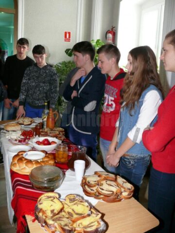 Unirea, sărbătorită la Colegiul “Vasile Lovinescu” din Fălticeni cu expoziție de produse tradiționale din cele trei provincii istorice