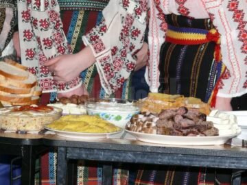 Unirea, sărbătorită la Colegiul “Vasile Lovinescu” din Fălticeni cu expoziție de produse tradiționale din cele trei provincii istorice