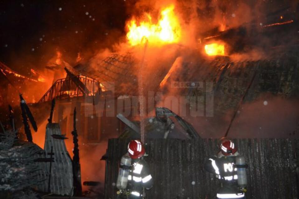 Vilă de 300.000 de euro, distrusă de un puternic incendiu