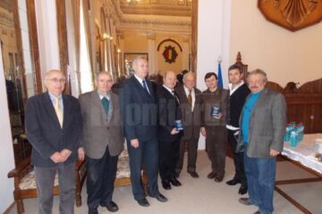 Primarul de Vatra Dornei, Ilie Boncheș, și ceferistul Paul Brașcanu au primit distincția din partea președintelui FCER, deputat Aurel Vainer
