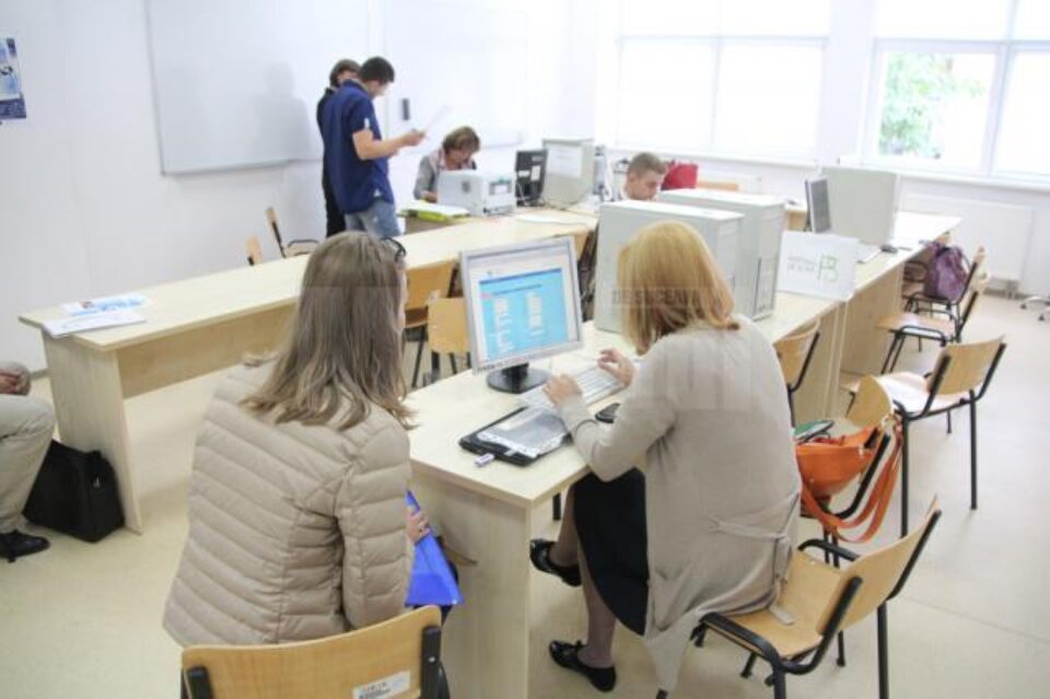 Mediile de admitere la USV se vor calcula ținând cont de notele obținute în cadrul examenului de bacalaureat Mediile de admitere la USV se vor calcula ținând cont de notele obținute în cadrul examenului de bacalaureat