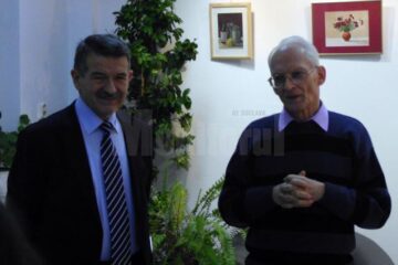 Adrian Graur alături de Ionel Corjan la vernisarea expoziției a lui Cătălin Țigăeru