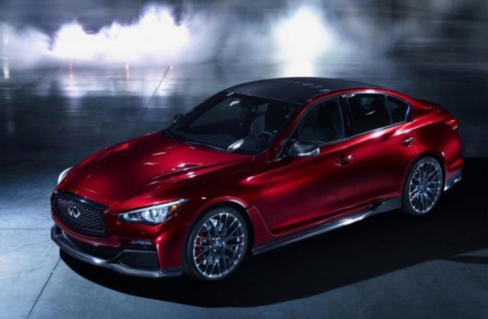 Infiniti Q50 Eau Rouge va da naștere unui sedan de performanță