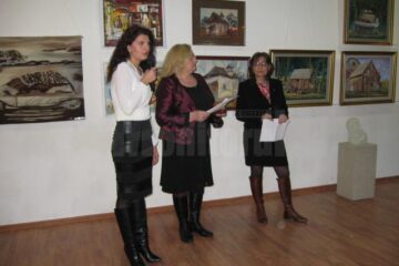 Moment de la deschiderea Salonului Anual de Artă al Uniunii Artiștilor Plastici din România - Filiala Suceava