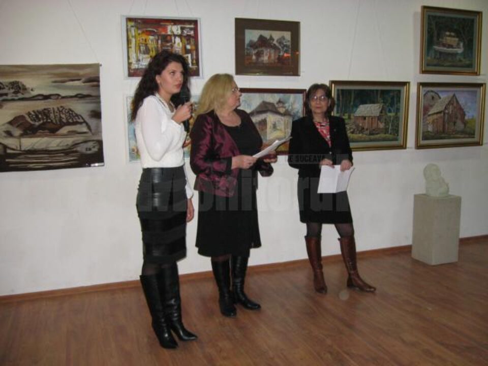 Moment de la deschiderea Salonului Anual de Artă al Uniunii Artiștilor Plastici din România - Filiala Suceava Moment de la deschiderea Salonului Anual de Artă al Uniunii Artiștilor Plastici din România - Filiala Suceava