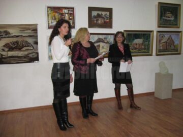 Moment de la deschiderea Salonului Anual de Artă al Uniunii Artiștilor Plastici din România - Filiala Suceava