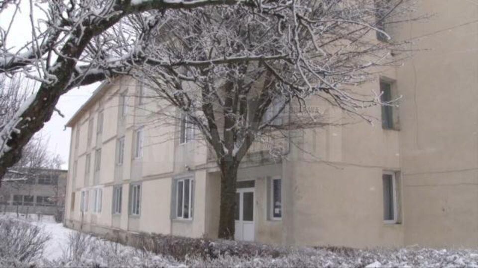 Preșcolarii învață în căminul destinat liceenilor