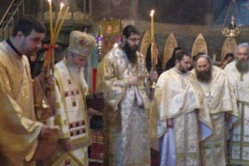 Liturghie arhierească în Biserica „Schimbarea la Față“ a Mănăstirii Slatina