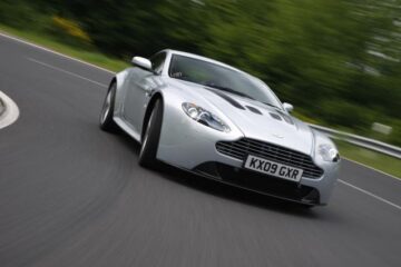 Noul Aston Martin V12 Vantage vine la toamnă