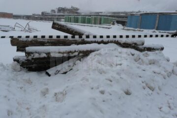 Țeava secționată, transportată spre fier vechi