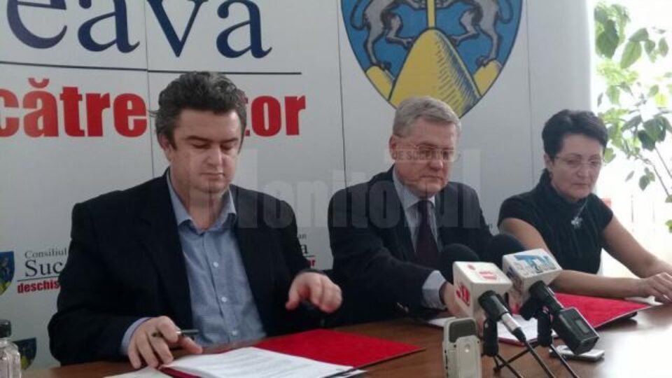 Contractul de execuție a lucrărilor a fost semnat de președintele Consiliului Județean, Cătălin Nechifor, și de directorul general al firmei Iridex, Valentin Feodorov Contractul de execuție a lucrărilor a fost semnat de președintele Consiliului Județean, Cătălin Nechifor, și de directorul general al firmei Iridex, Valentin Feodorov
