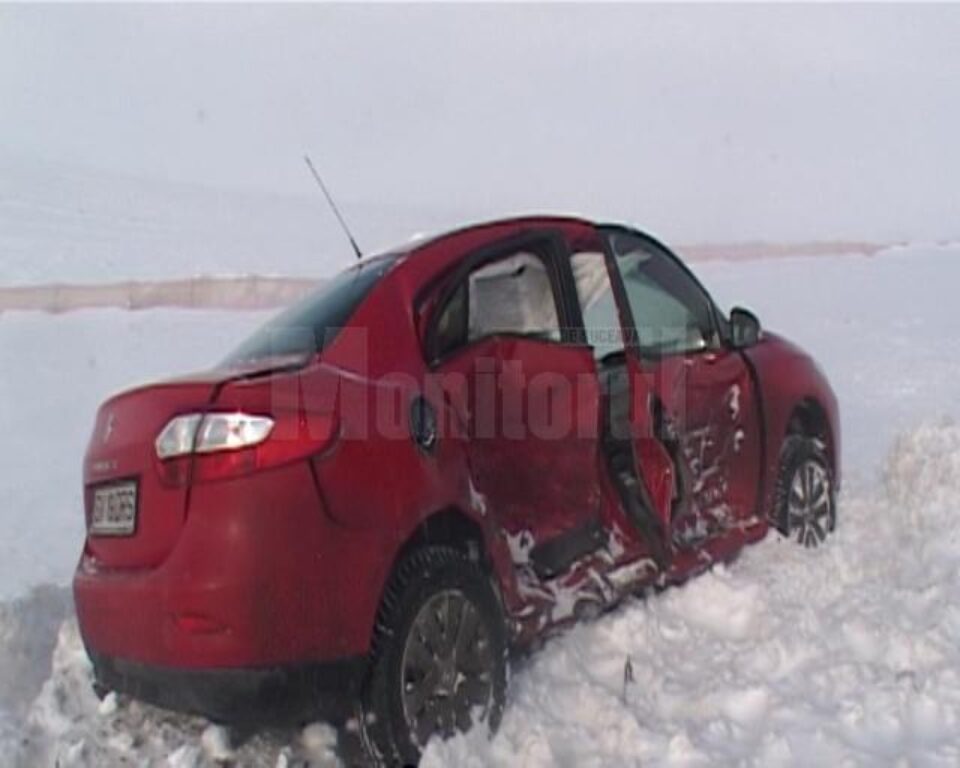 Una dintre mașinile implicate în accident