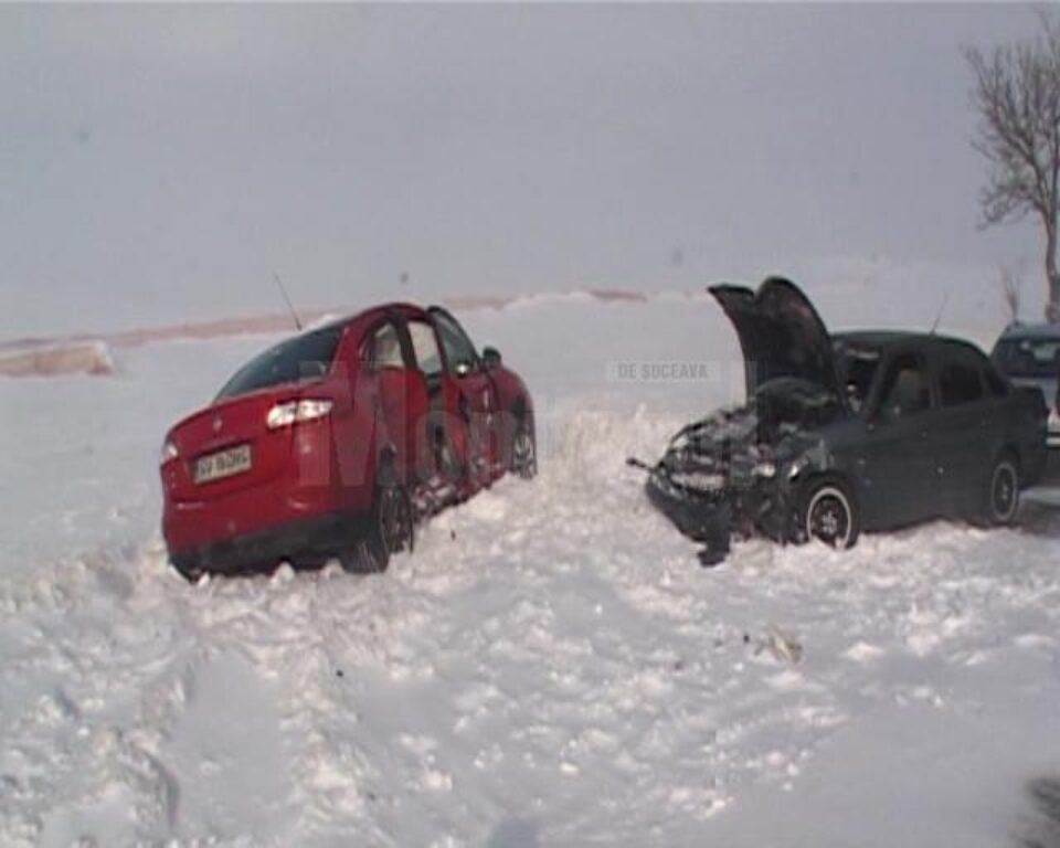 Cele două mașini implicate în accident