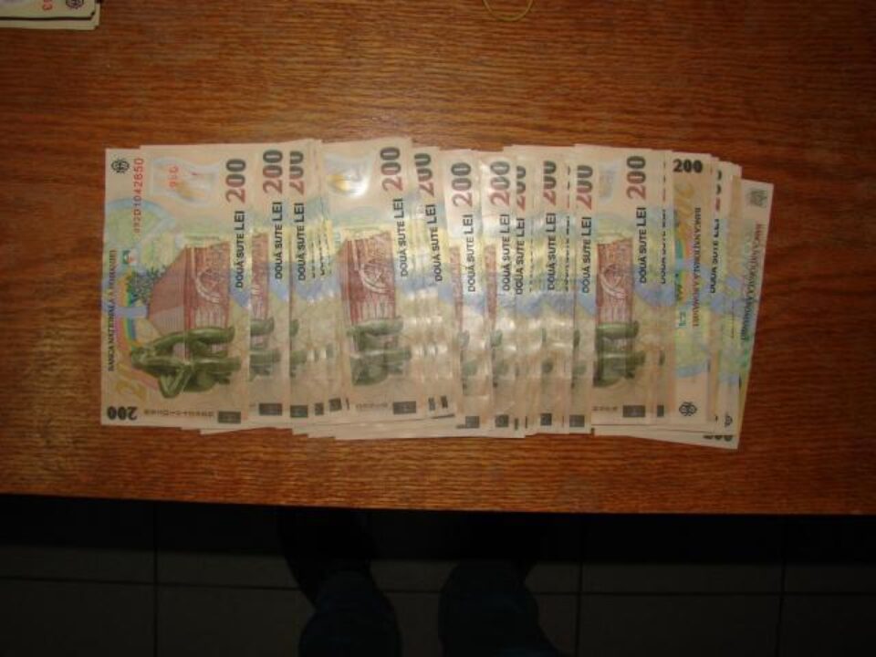 Bani ridicați de la unul dintre contrabandiști