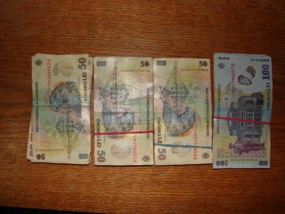 Bani ridicați de la unul dintre contrabandiști