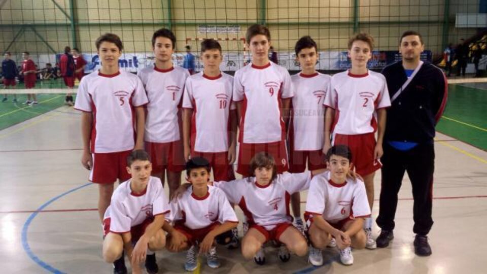 Echipa de volei speranțe a CSȘ „Nicu Gane” Fălticeni s-a calificat la turneul semifinal după un parcurs fără greșeală în grupe