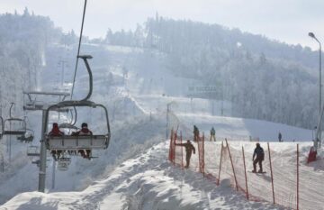 Pârtiile din Gura Humorului au atras schiorii în weekend