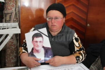 Femeia a achitat aproape 1.400 de lei, în contul necropsiei fiului său, iar acum așteaptă de luni de zile ca la dosar să ajungă un raport suplimentar de necropsie