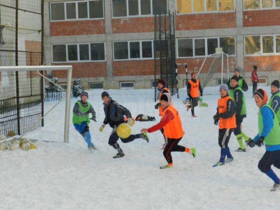 Juniorii B pregătiți de Marius Lup se antrenează de zor în această perioadă