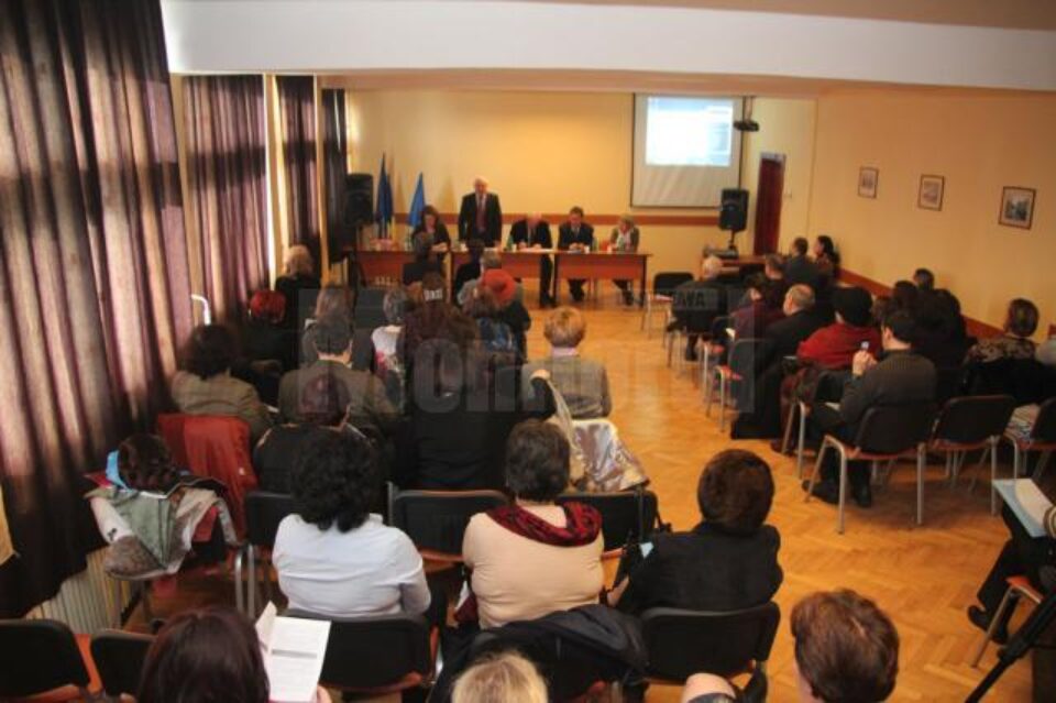 100 de profesori și-au susținut lucrările, acestea fiind structurate pe cinci teme