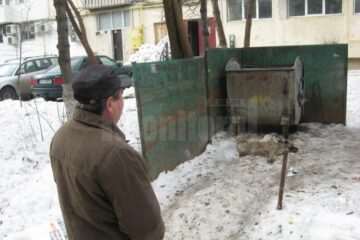 „Unii le dau mâncare, alții îi otrăvesc, asta e realitatea”, spun locatarii din zonă