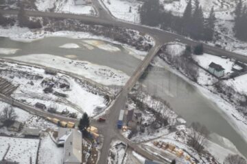 Podurile de gheață de pe râurile Bistrița și Dorna nu prezintă riscuri