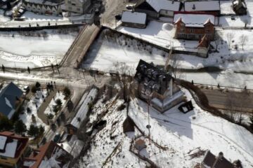 În urma monitorizării aeriene au fost identificate trei zone cu acumulări de gheață