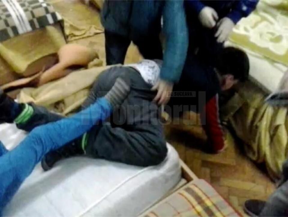 Copilul de 9 ani ar fi fost lovit în repetate rânduri de colegii mai mari, sub pretextul „botezului” care se practică în multe discipline sportive