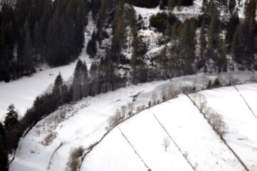 În urma monitorizării aeriene au fost identificate trei zone cu acumulări de gheață