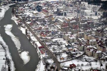 În urma monitorizării aeriene au fost identificate trei zone cu acumulări de gheață