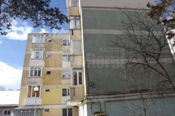 Locatarii blocului O3, scara A, de pe strada Oituz, au datorii de aproape 1,5 miliarde lei vechi la asociație