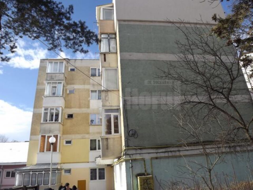 Locatarii blocului O3, scara A, de pe strada Oituz, au datorii de aproape 1,5 miliarde lei vechi la asociație