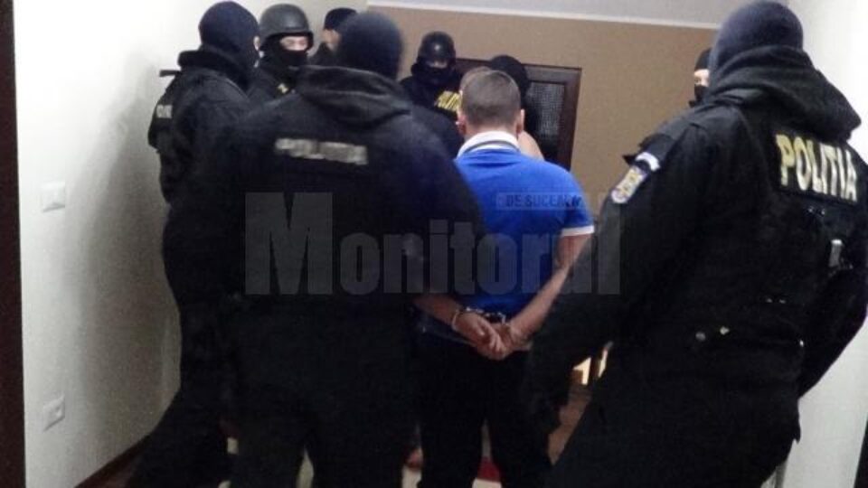 Polițiștii le-au adus nota de plată scandalagiilor care au bătut doi agenți de pază