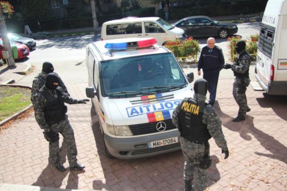 Polițiștii suceveni au făcut verificări despre zeci de suceveni bănuiți că au comis infracțiuni în afara granițelor țării