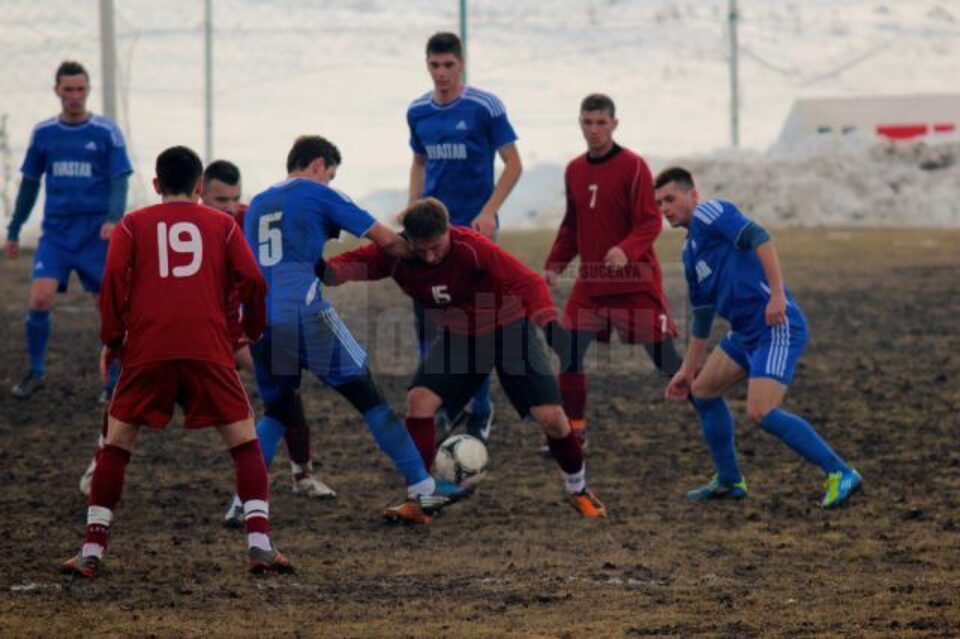 Rapid Suceava și Kosarom Pașcani s-au confruntat pe un teren destul de greu