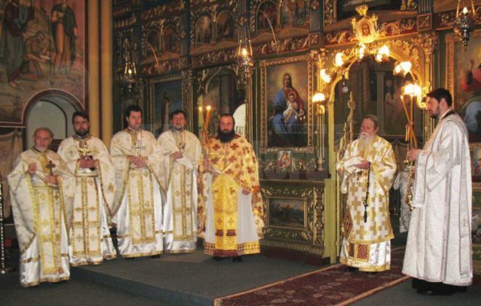 IPS Pimen a săvârșit duminică Sfânta Liturghie la Catedrala „Pogorârea Sfântului Duh“ din Rădăuți IPS Pimen a săvârșit duminică Sfânta Liturghie la Catedrala „Pogorârea Sfântului Duh“ din Rădăuți