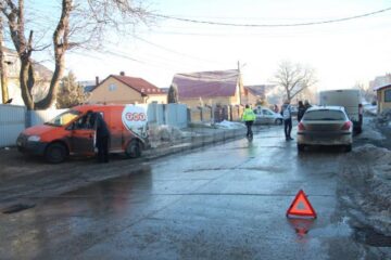 Carambol cu patru mașini și un pieton rănit, la ieșirea din Suceava spre Moara