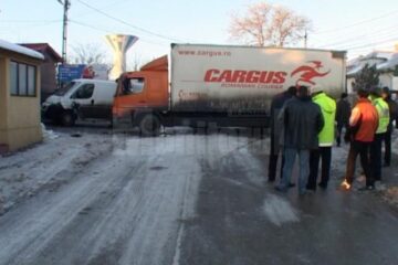 Carambol cu patru mașini și un pieton rănit, la ieșirea din Suceava spre Moara