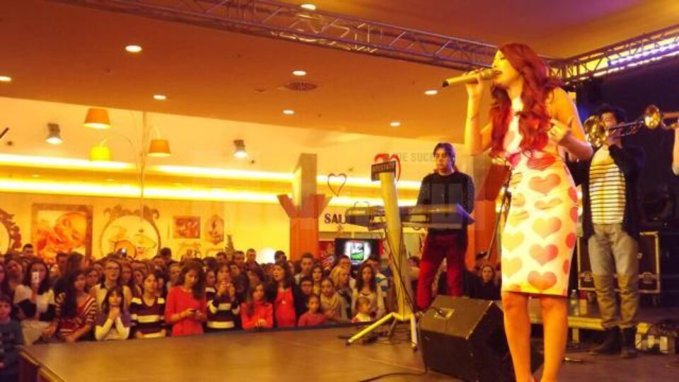 Elena Gheorghe a cucerit inimile publicului sucevean, de Valentine's Day