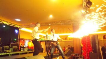 Bar show - spectacol cu jonglerii, foc și artificii