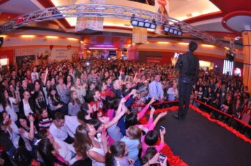 Puzderie de lume la concertul Connect-R din Shopping City Suceava