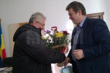 Ion Lungu i-a adus lui Cătălin Nechifor un cadou și un buchet de flori
