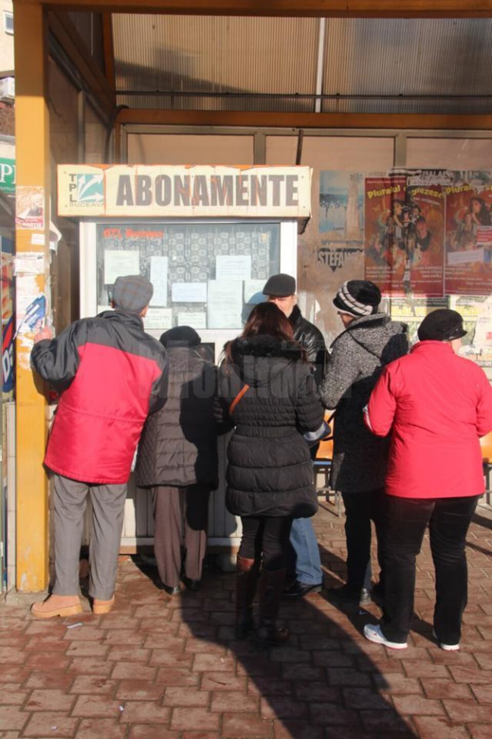 Abonamentele TPL speciale pentru elevi și pensionari au fost eliberate de la primele ore ale dimineții Abonamentele TPL speciale pentru elevi și pensionari au fost eliberate de la primele ore ale dimineții