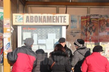 Abonamentele TPL speciale pentru elevi și pensionari au fost eliberate de la primele ore ale dimineții